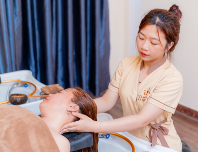 Trải nghiệm thư giãn đỉnh cao: Gội đầu kết hợp massage vai gáy